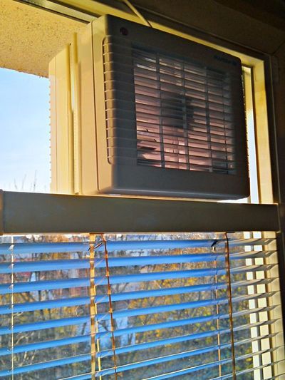 Ventilátor ve skle
